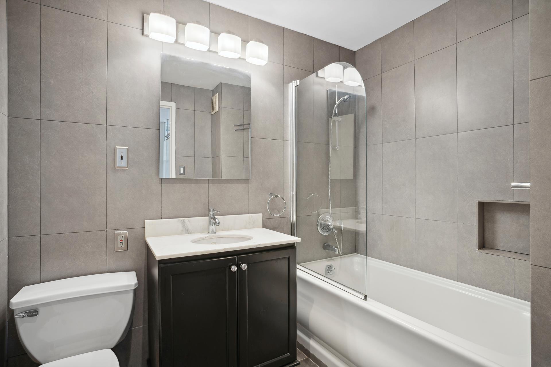 #7 photo, 176 BROADWAY, Financial District , NY 10038