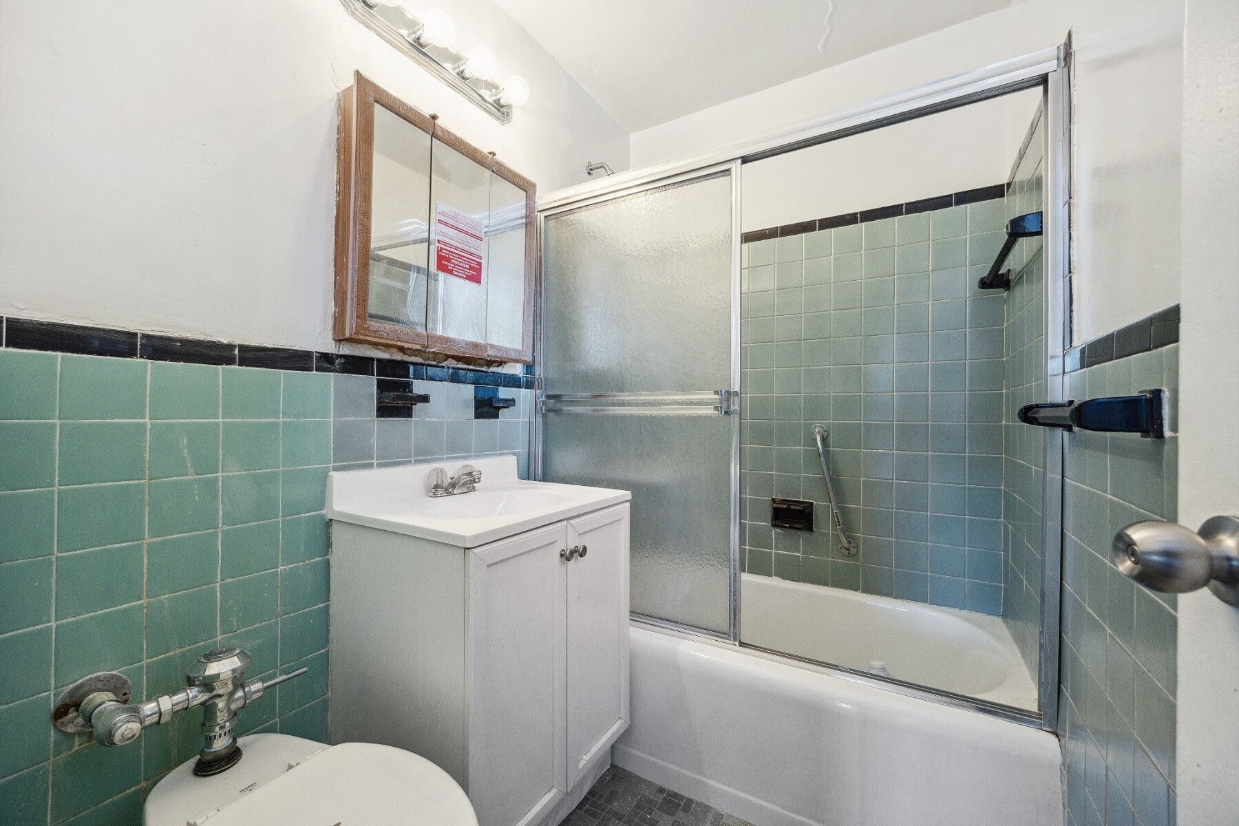 #12 photo, 3131 Grand Concourse, ブロンクス区 Bedford Park , NY 10468