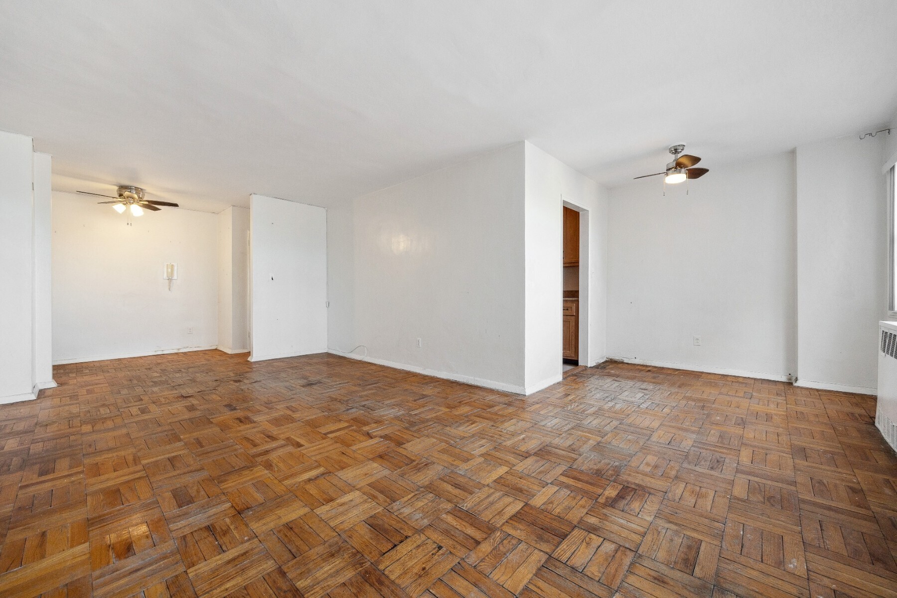 #7 photo, 3131 Grand Concourse, ブロンクス区 Bedford Park , NY 10468