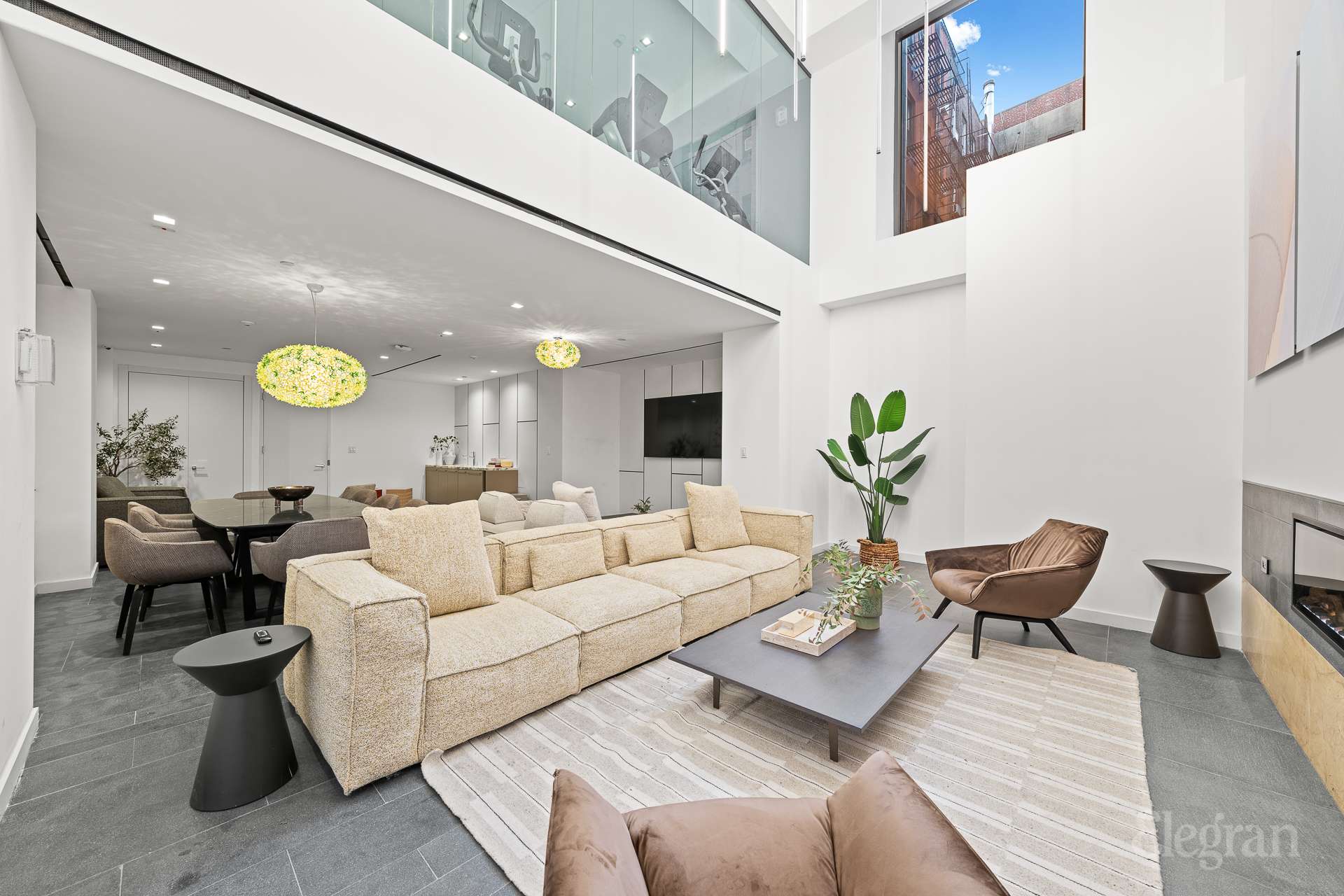 #13 photo, 75 1st Avenue, マンハッタン E. Greenwich Village , NY 10003