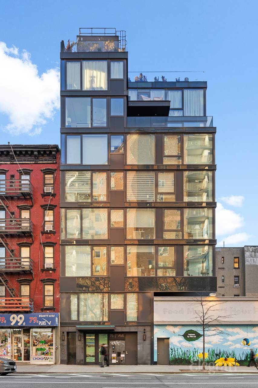 #15 photo, 75 1st Avenue, マンハッタン E. Greenwich Village , NY 10003