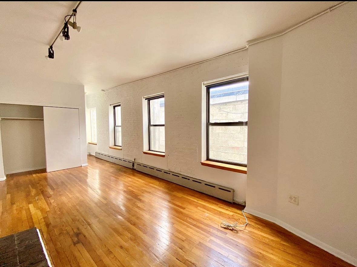 #3 photo, 314 W 52ND Street, マンハッタン Hells Kitchen , NY 10019