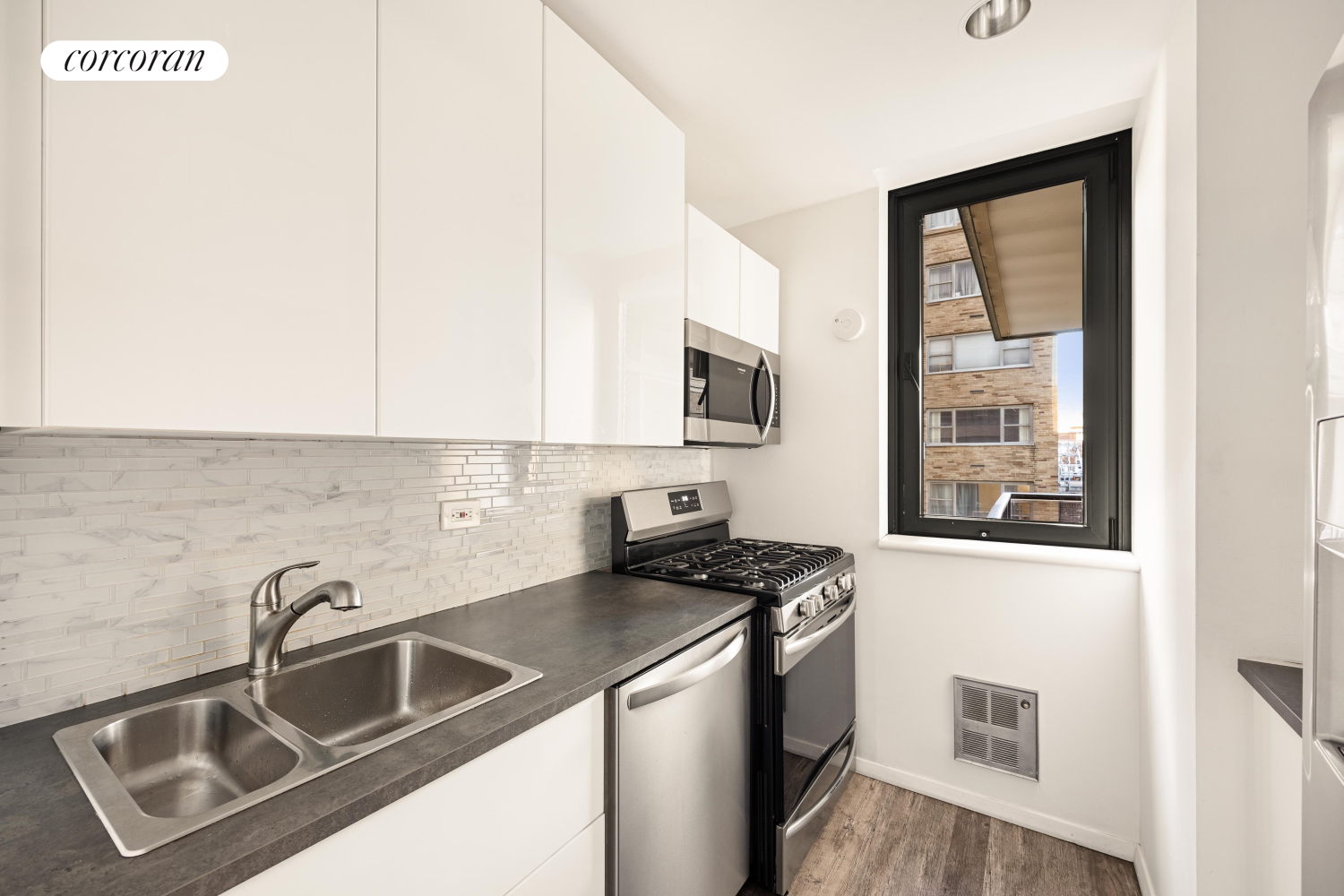 #5 photo, 100 UNITED NATIONS Plaza, マンハッタン Turtle Bay , NY 10017