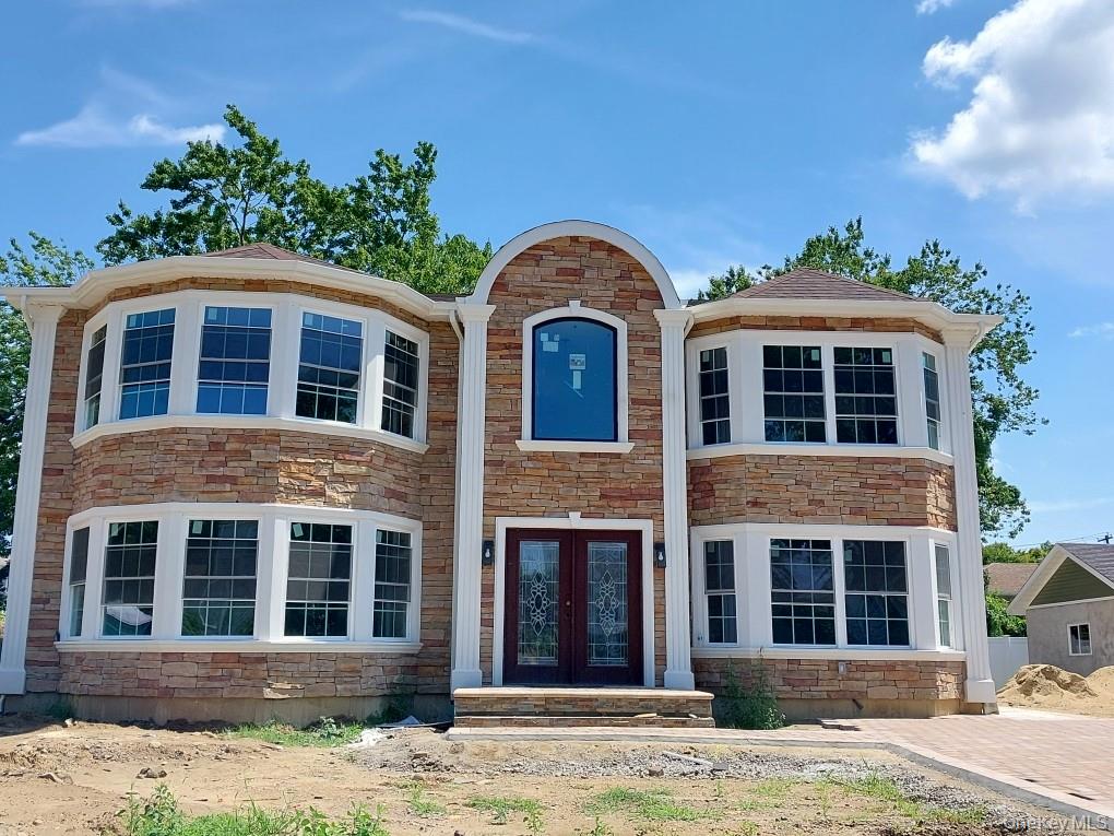 #1 photo, 274 S10th Street, सफ़ोक काउंटी Lindenhurst , NY 11757