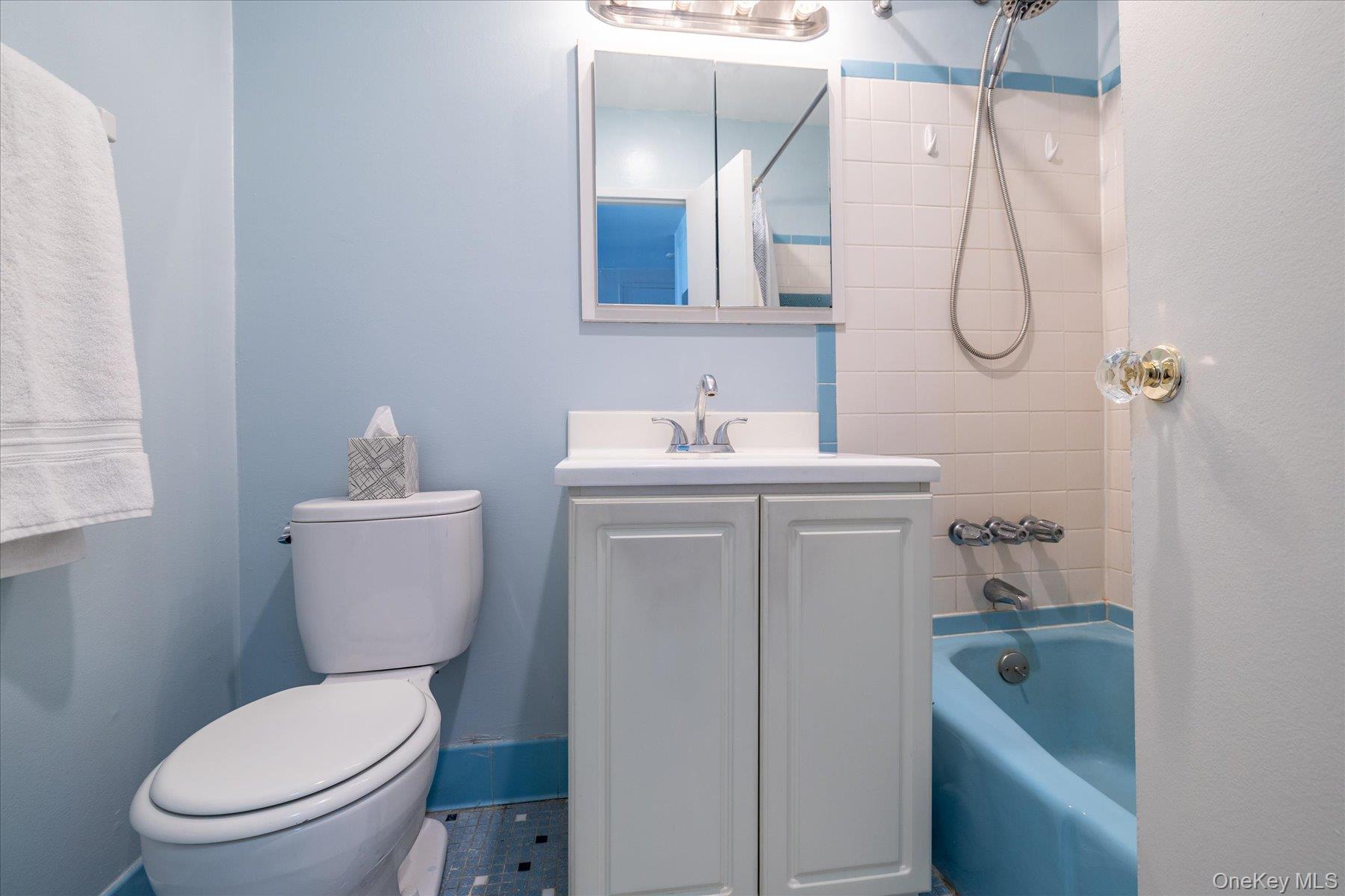 #18 photo, 75 Noble Street, Lynbrook , NY 11563