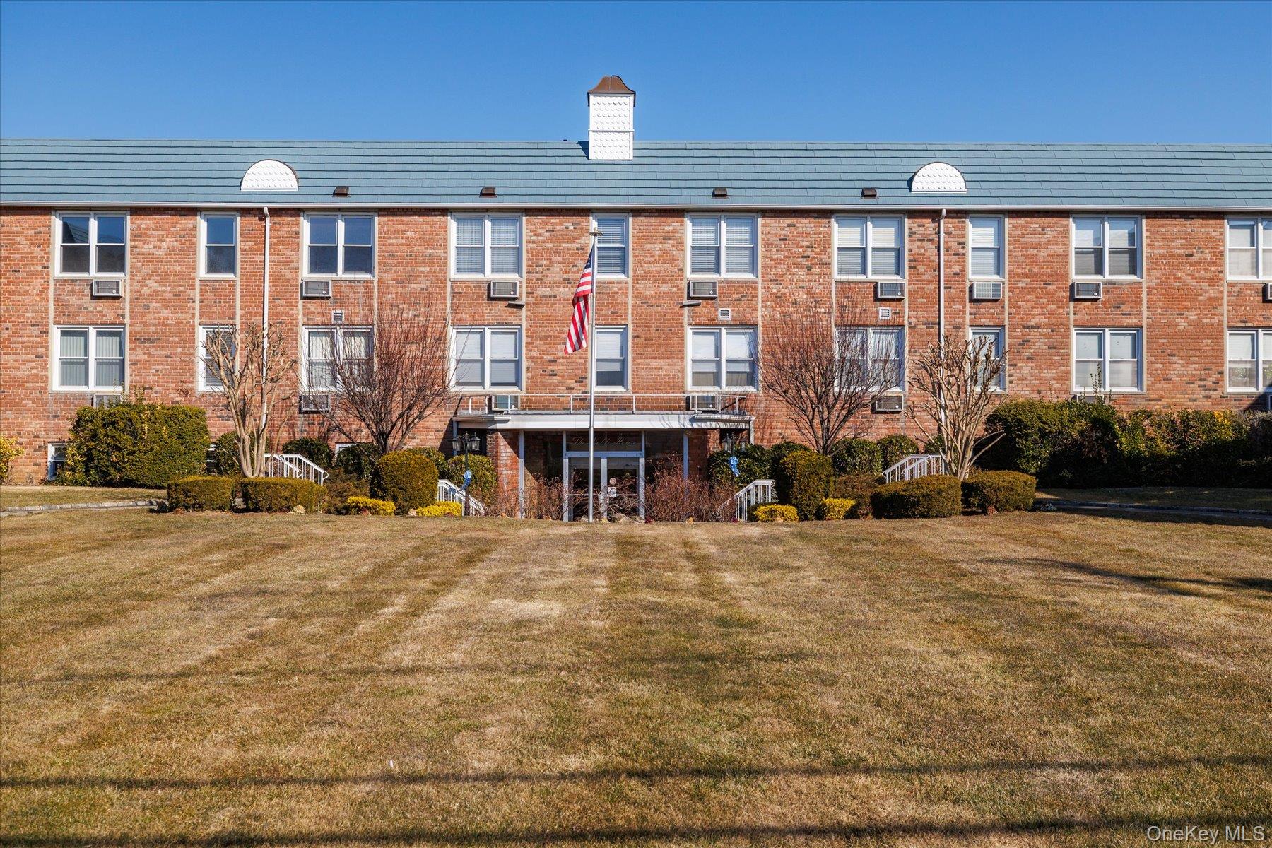 #3 photo, 75 Noble Street, Lynbrook , NY 11563