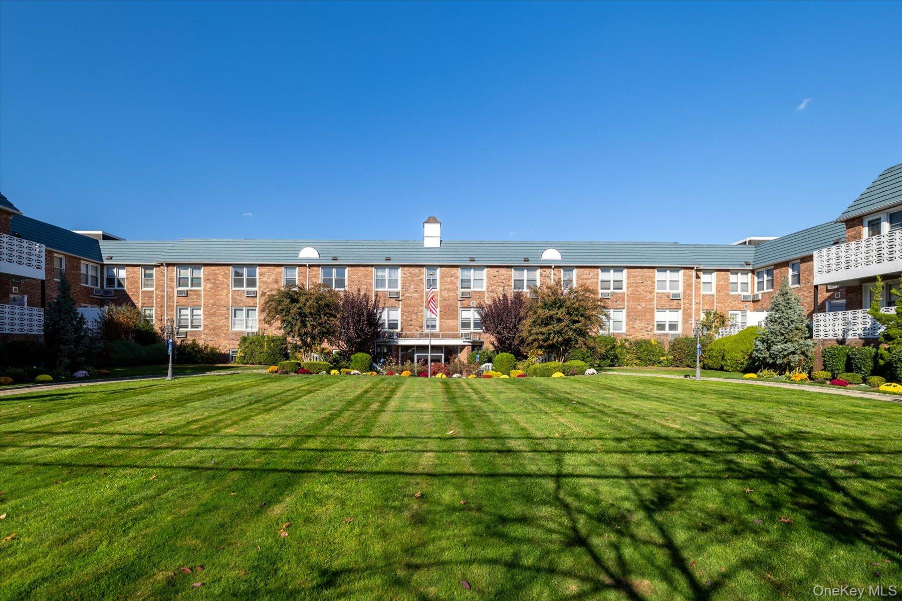 #5 photo, 75 Noble Street, Lynbrook , NY 11563