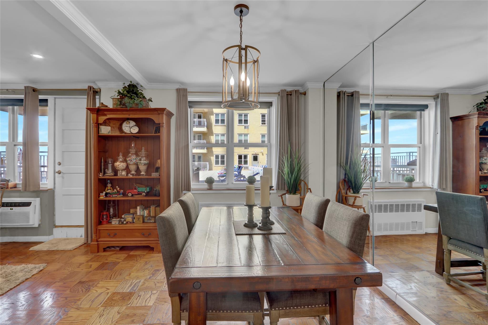 #8 photo, 700 Shore Road, מחוז נסאו Long Beach , NY 11561