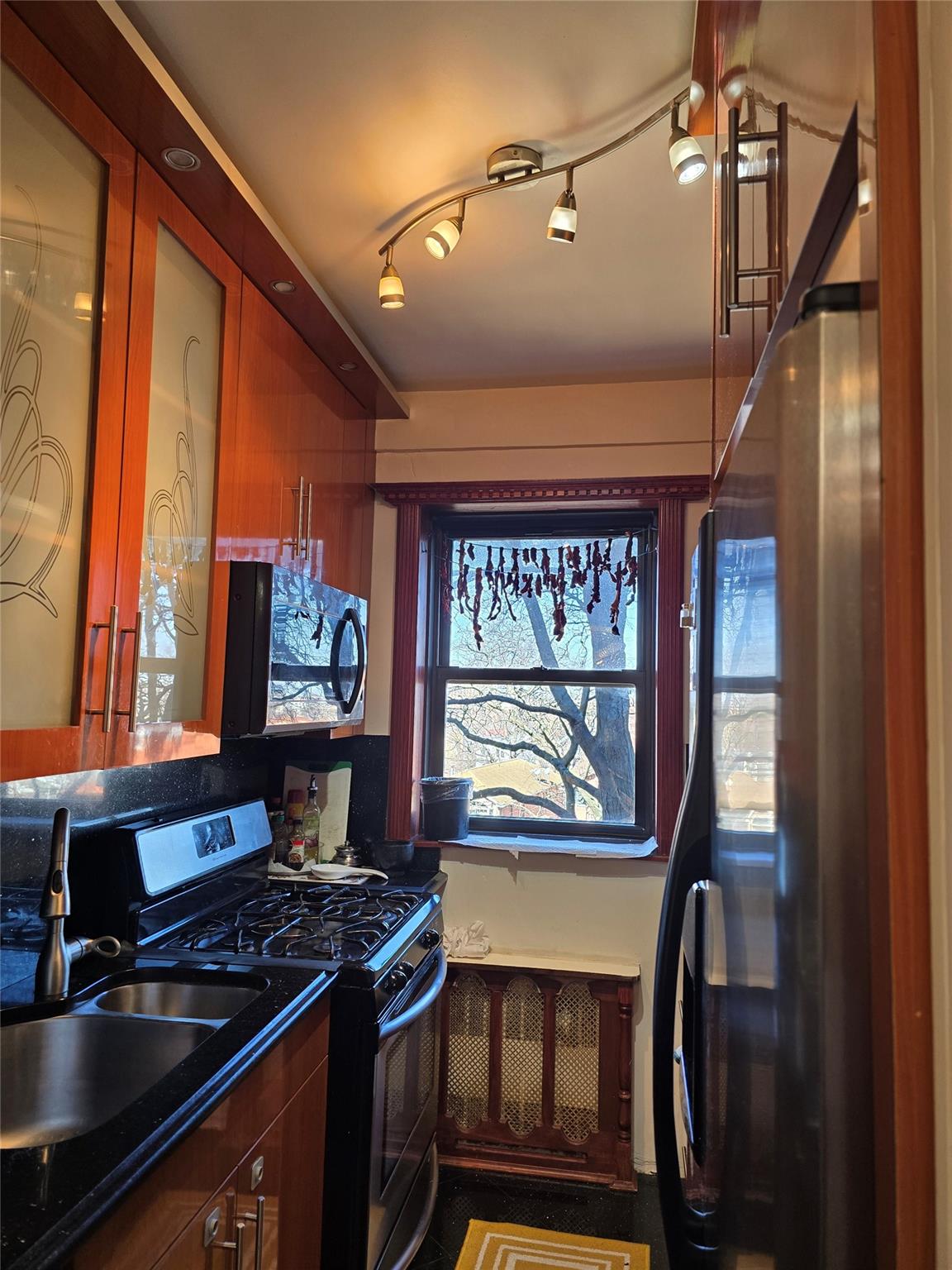 #9 photo, 99-60 63rd Road, Куинс ‖ Rego Park , NY 11374