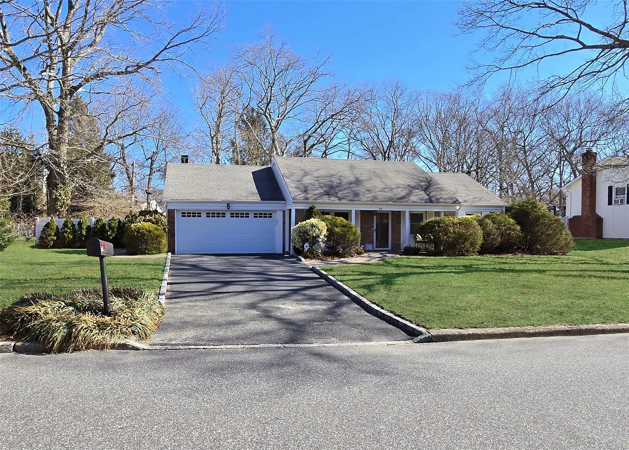 #1 photo, 43 Wedgewood Drive, 东长岛 科勒姆 Coram , NY 11727