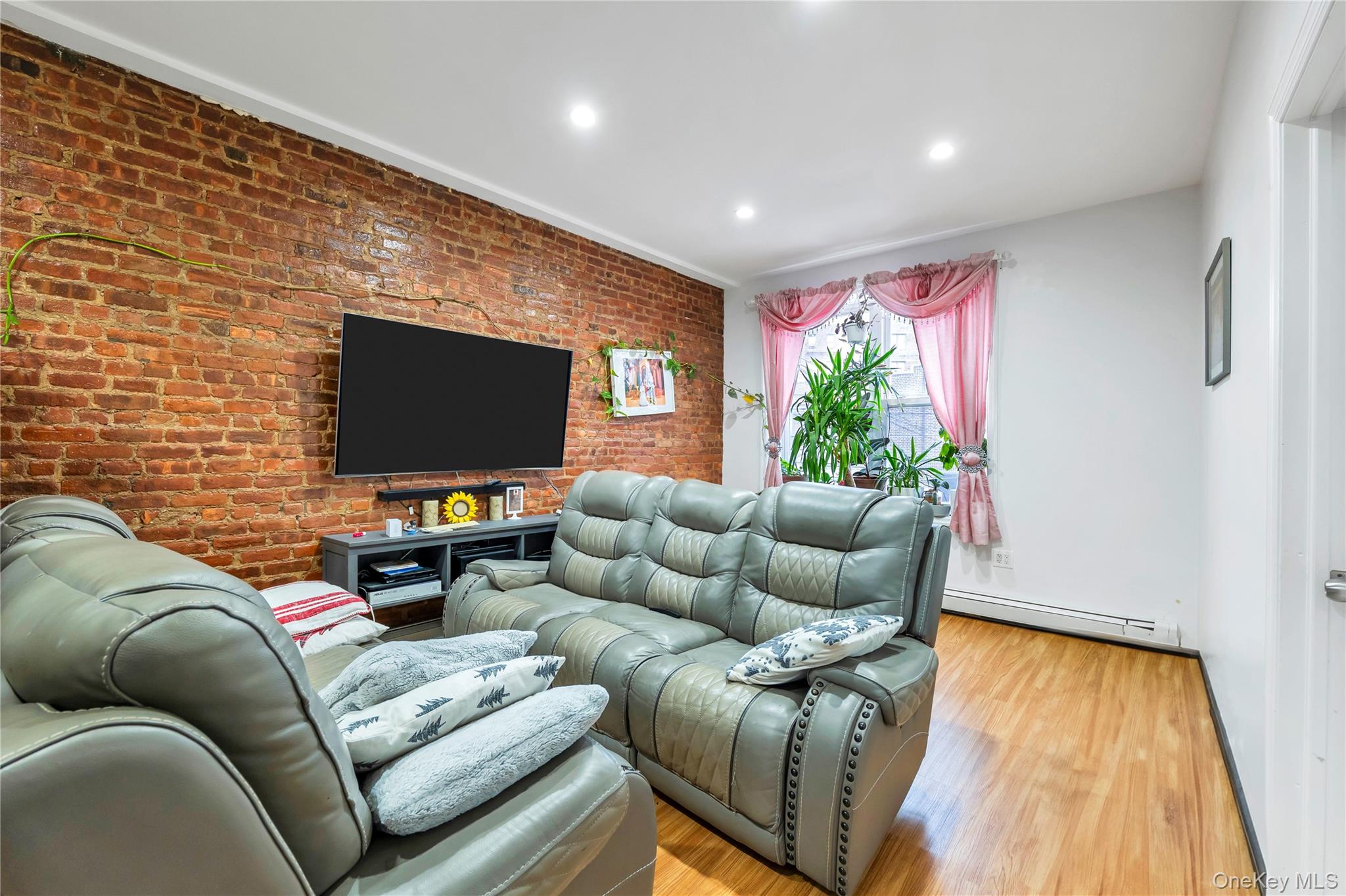 #10 photo, 91-08 43rd Ave, クイーンズ区 Elmhurst , NY 11373