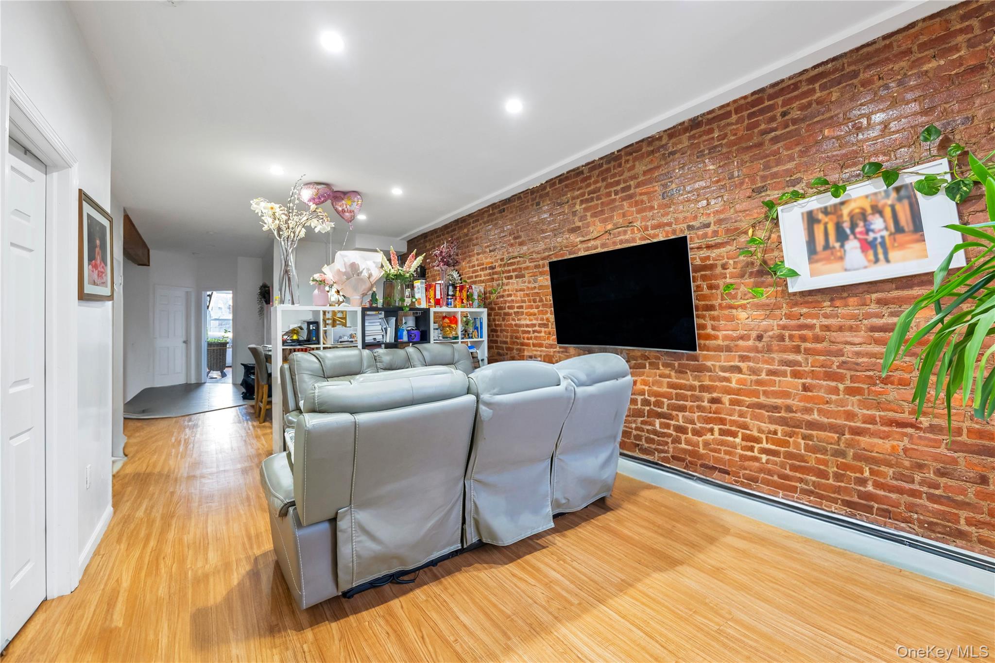 #11 photo, 91-08 43rd Ave, クイーンズ区 Elmhurst , NY 11373