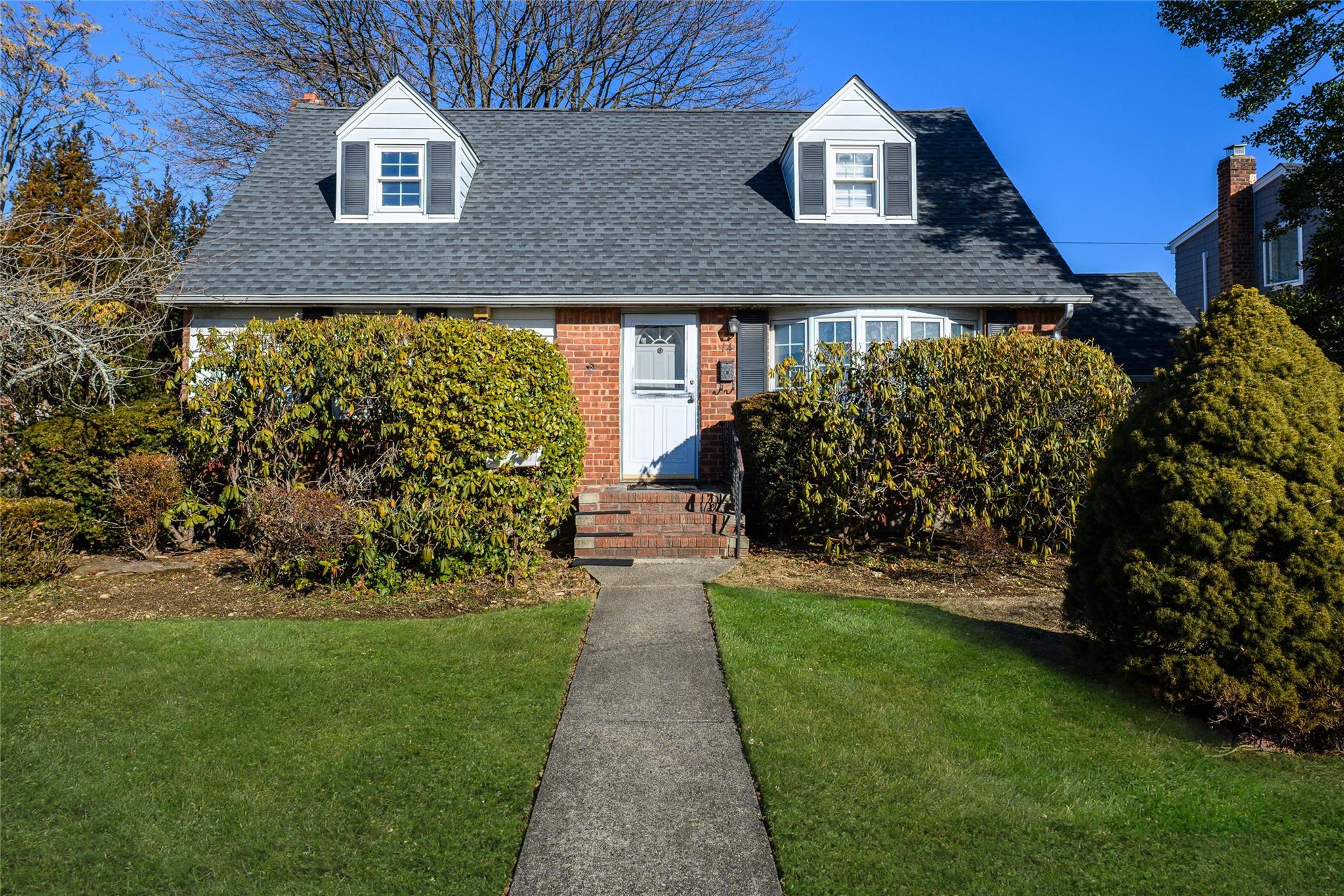 #1 photo, 14 Terrace Court, Albertson , NY 11507