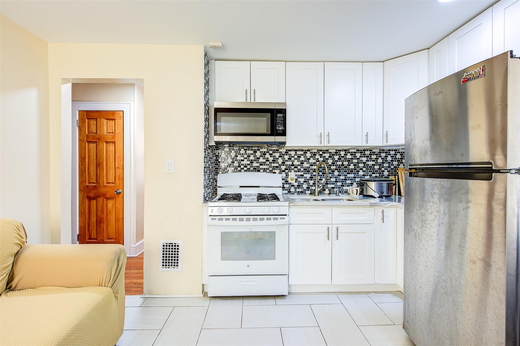 #11 photo, 89-91 215th Place, クイーンズ区 Queens Village , NY 11427