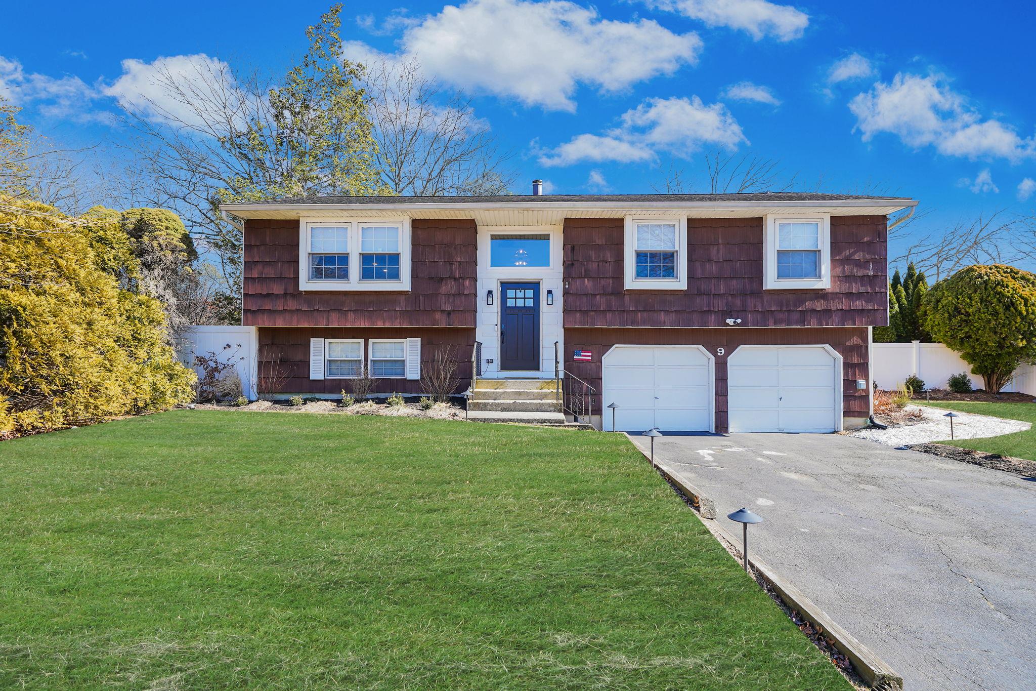 #1 photo, 9 Sandy Hollow Lane, 东长岛 Ridge , NY 11961