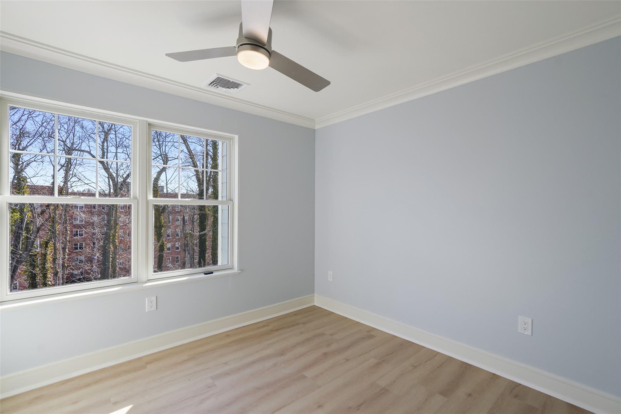 #8 photo, 52 McIntyre Street, Bronxville , NY 10708