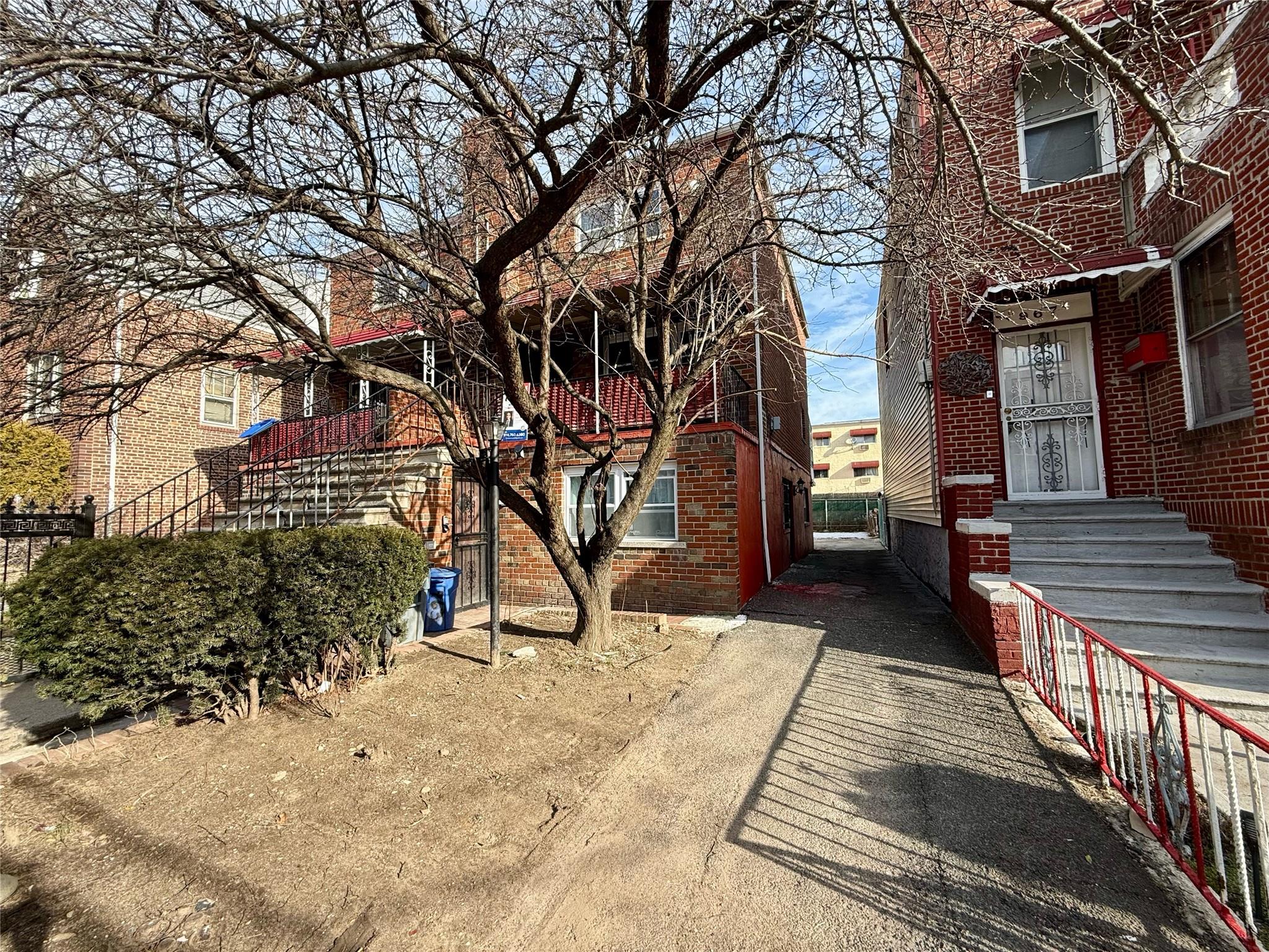 #17 photo, 963 E 225th Street, Bronx , NY 10466