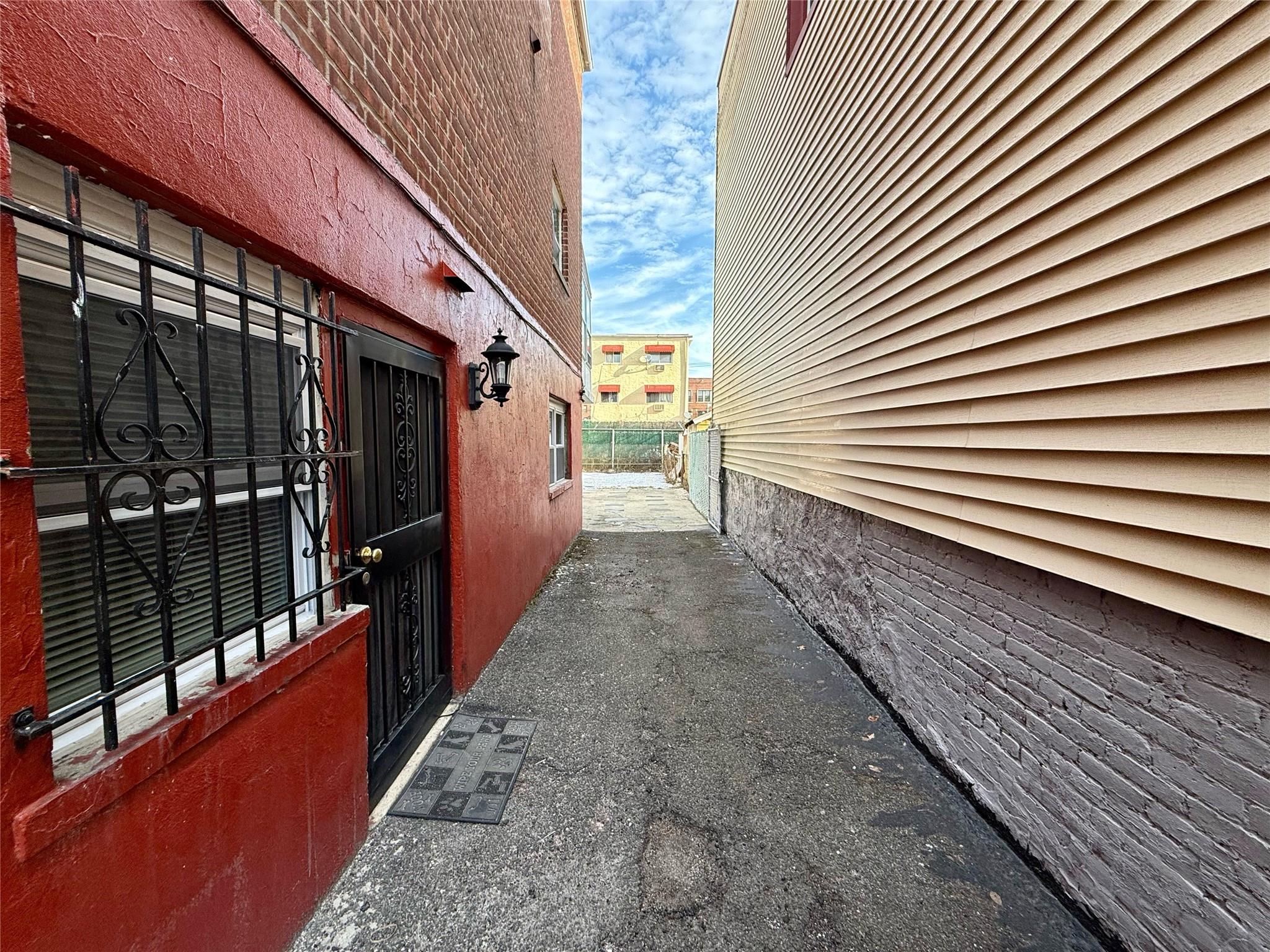 #18 photo, 963 E 225th Street, Bronx , NY 10466