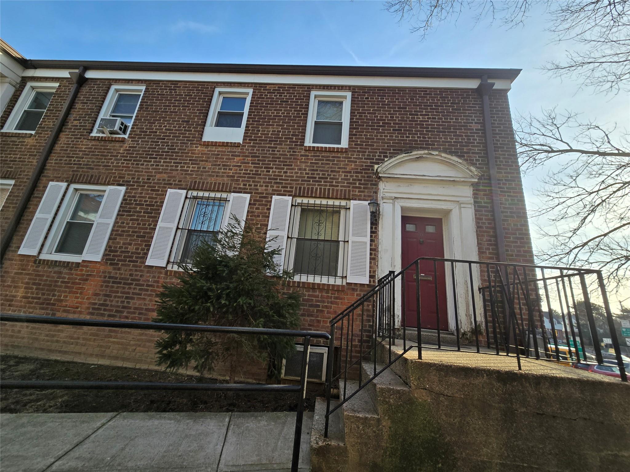 #1 photo, 144-24 Village Road, 皇后区 Briarwood , NY 11435