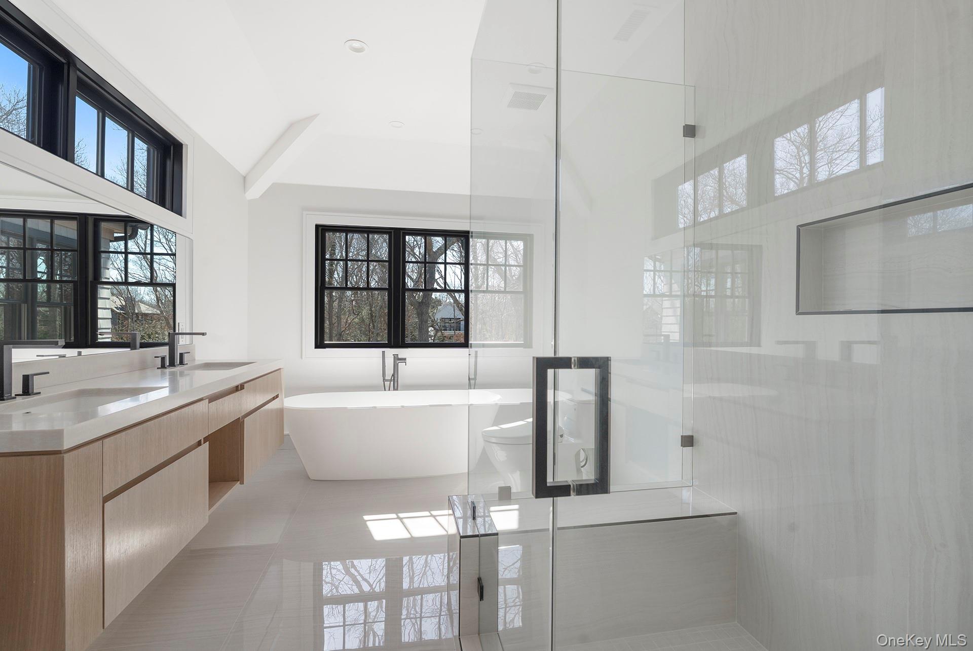 #6 photo, 46 Towhee Trail, מחוז סאפוק East Hampton , NY 11937