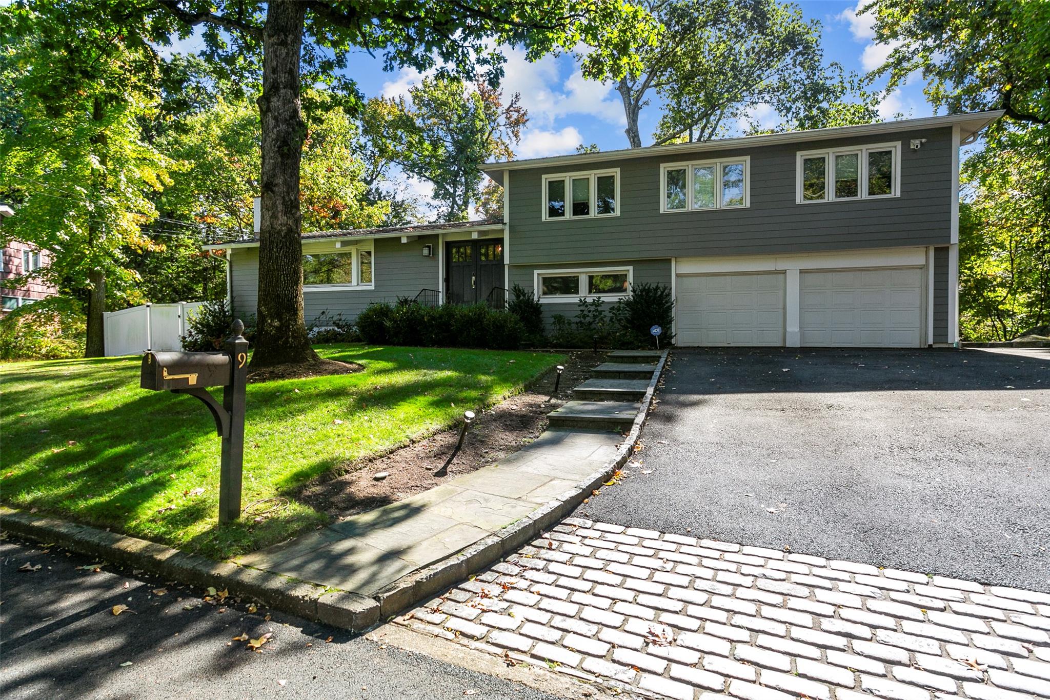 #1 photo, 9 Wood Hollow Lane, New Rochelle , NY 10804