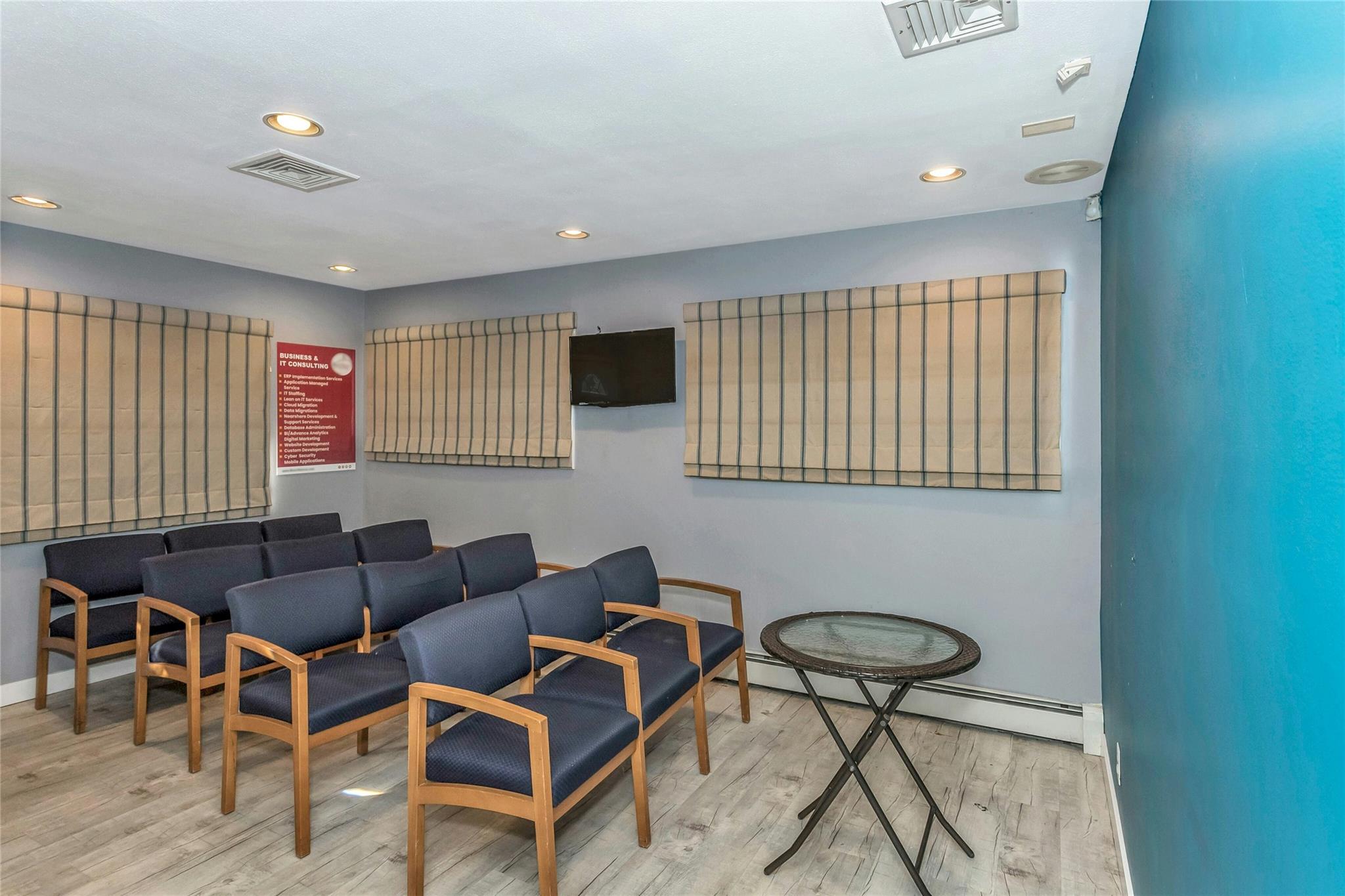 #4 photo, 558 Old Country Road, ナッソー郡 Plainview , NY 11803