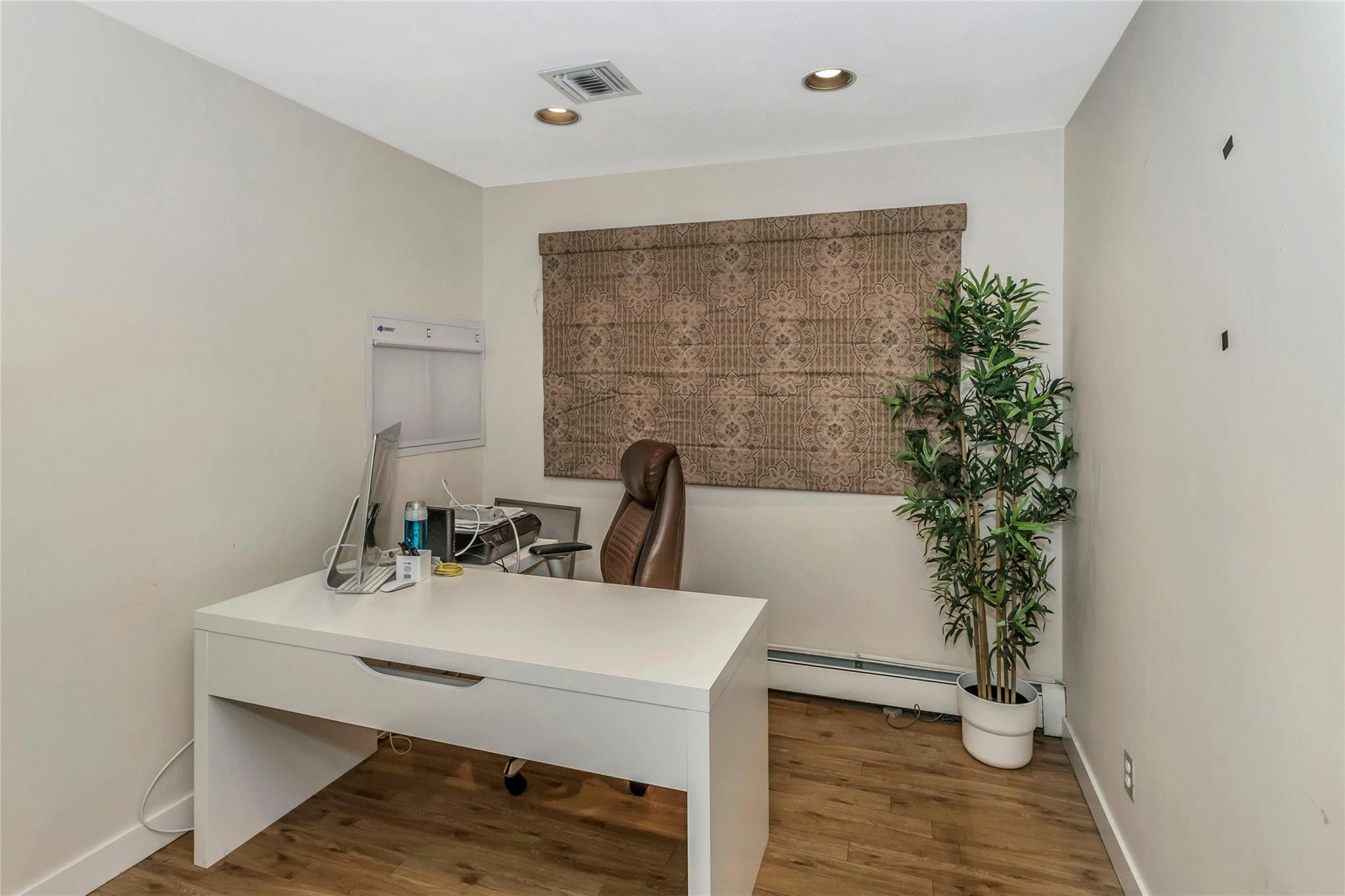 #7 photo, 558 Old Country Road, ナッソー郡 Plainview , NY 11803