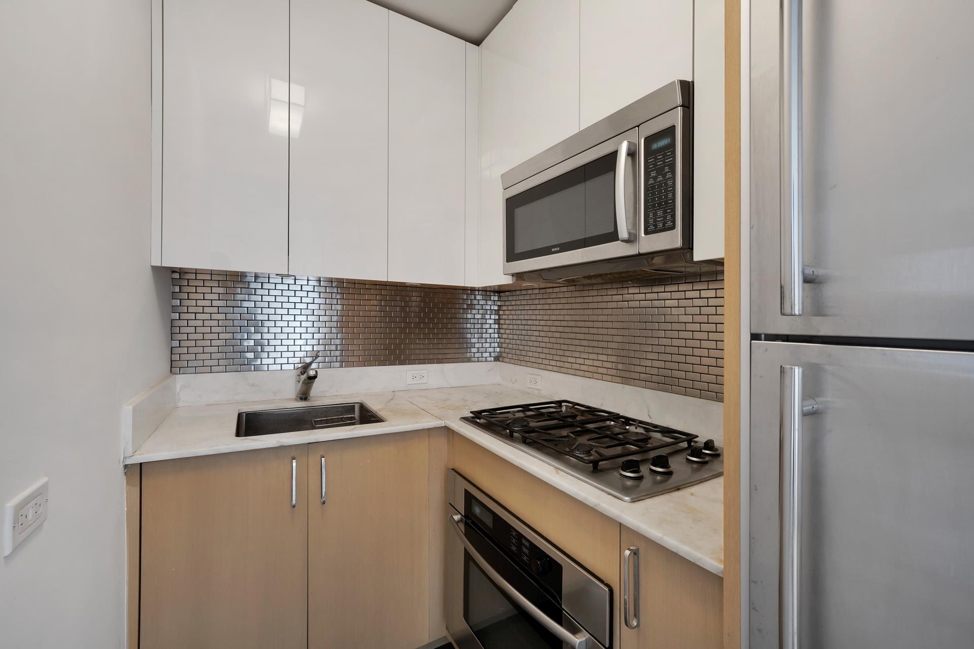 #1 photo, 211 E 51ST Street, Манхэттен ‖ Turtle Bay , NY 10022