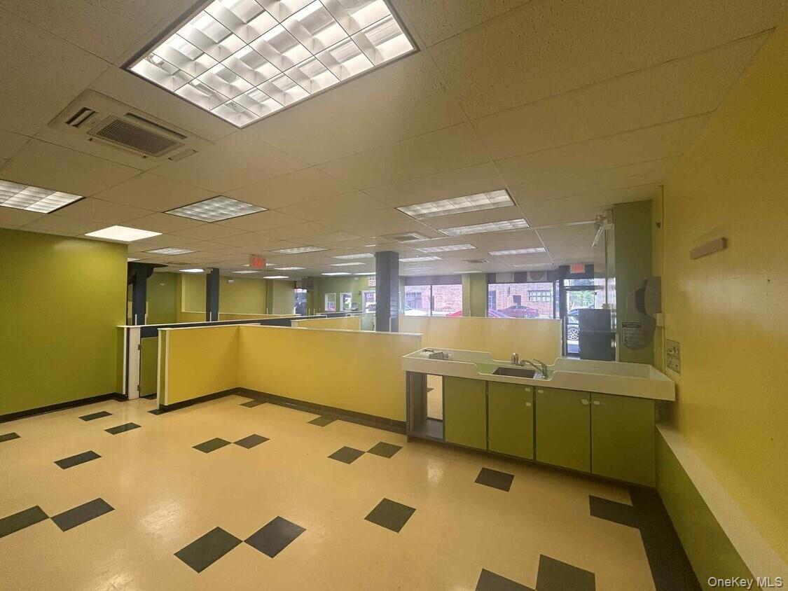 #6 photo, 2138 E East Tremont, ブロンクス区 Bronx , NY 10462