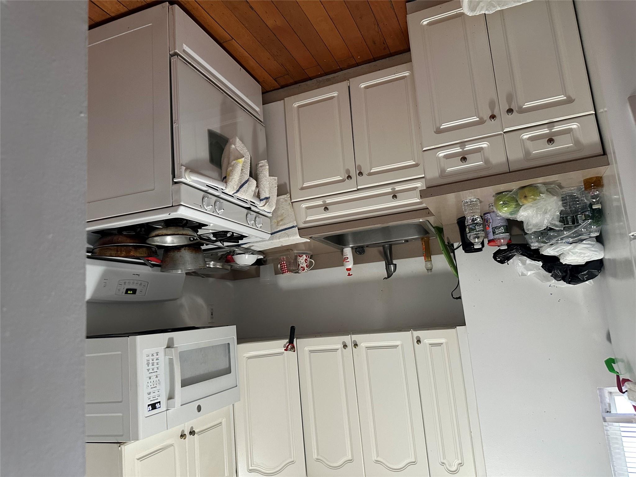 #12 photo, 3060 Steinway Street, クイーンズ区 Astoria , NY 11103