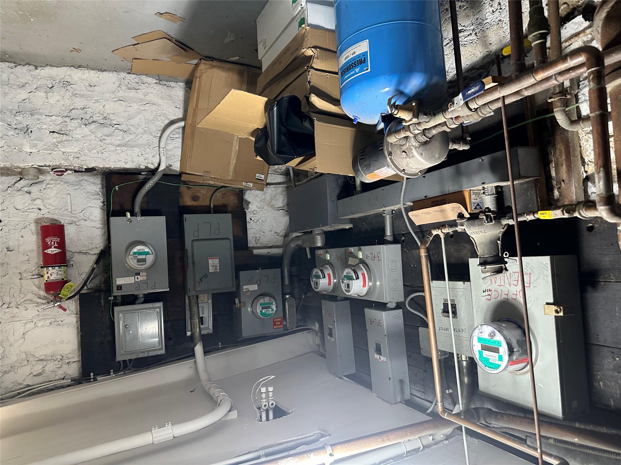 #20 photo, 3060 Steinway Street, クイーンズ区 Astoria , NY 11103