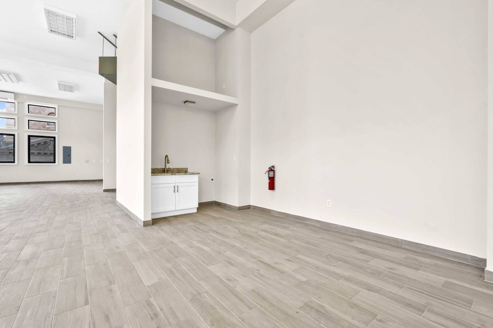 #8 photo, 405 Gates Avenue, ブルックリン区 Bedford-Stuyvesant , NY 11216