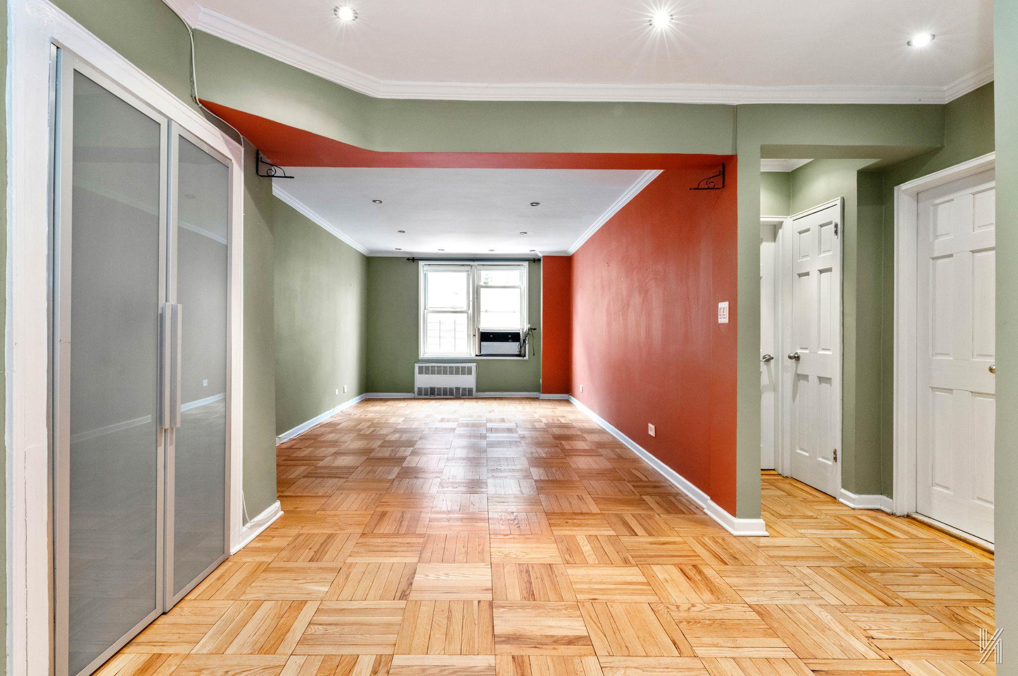 #5 photo, 33-45 90th Street, كوينز Jackson Heights , NY 11372