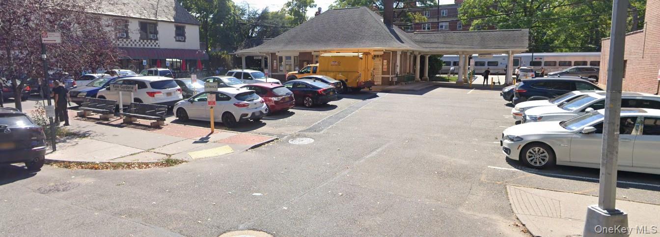 #20 photo, 118-82 Metropolitan Avenue, クイーンズ区 Kew Gardens , NY 11415