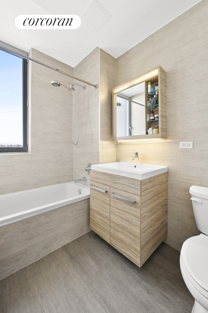 #8 photo, 321 W 110TH Street, マンハッタン South Harlem , NY 10026