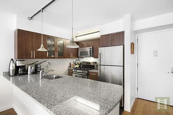 #1 photo, 555 W 23RD Street, Chelsea , NY 10011