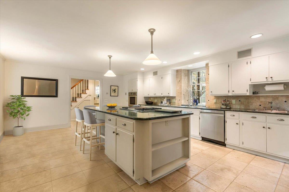 #13 photo, 5 Belmont Drive, Irvington , NY 10533