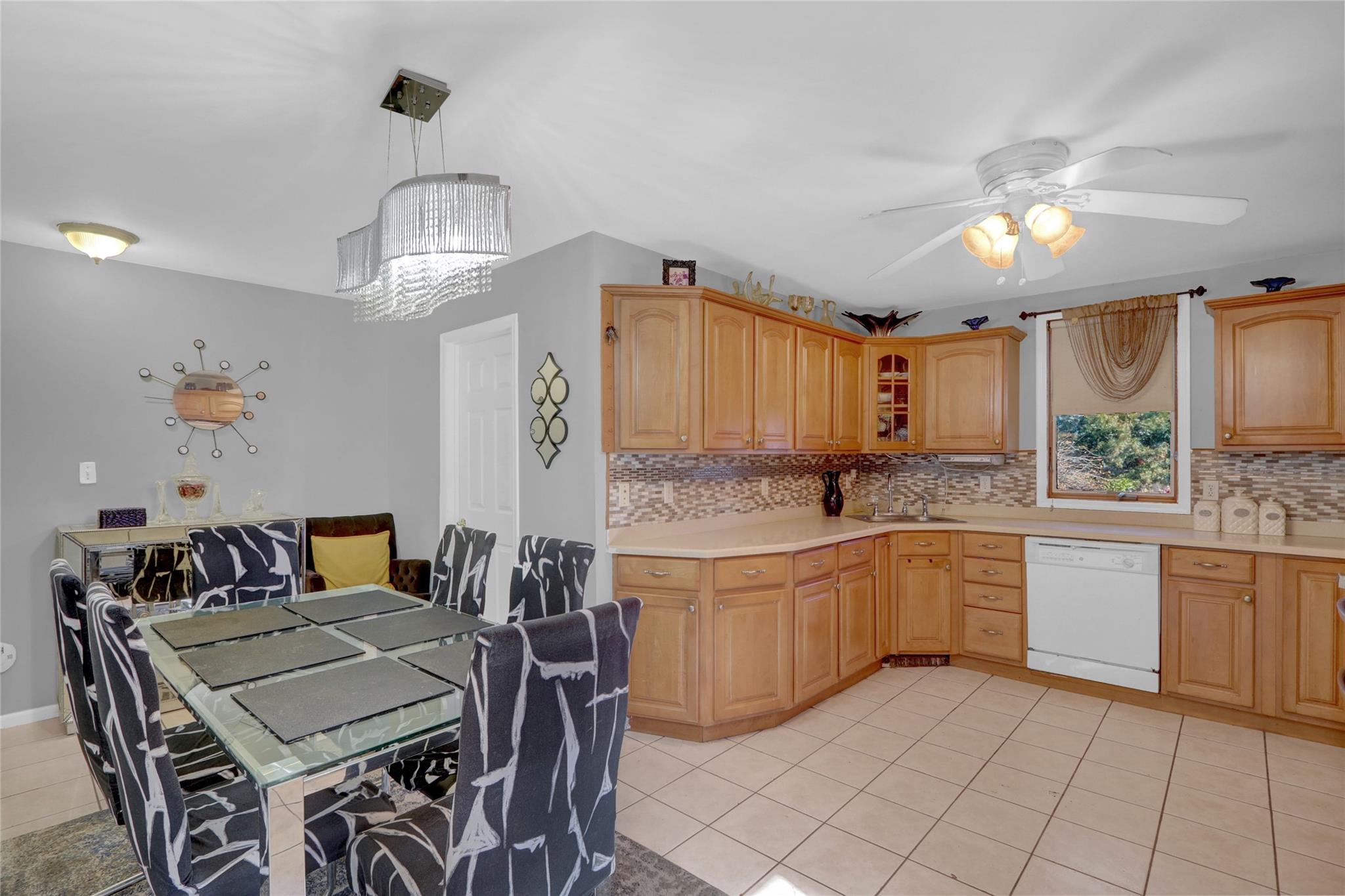 #10 photo, 157 Cambridge Drive, ナッソー郡 Hicksville , NY 11801