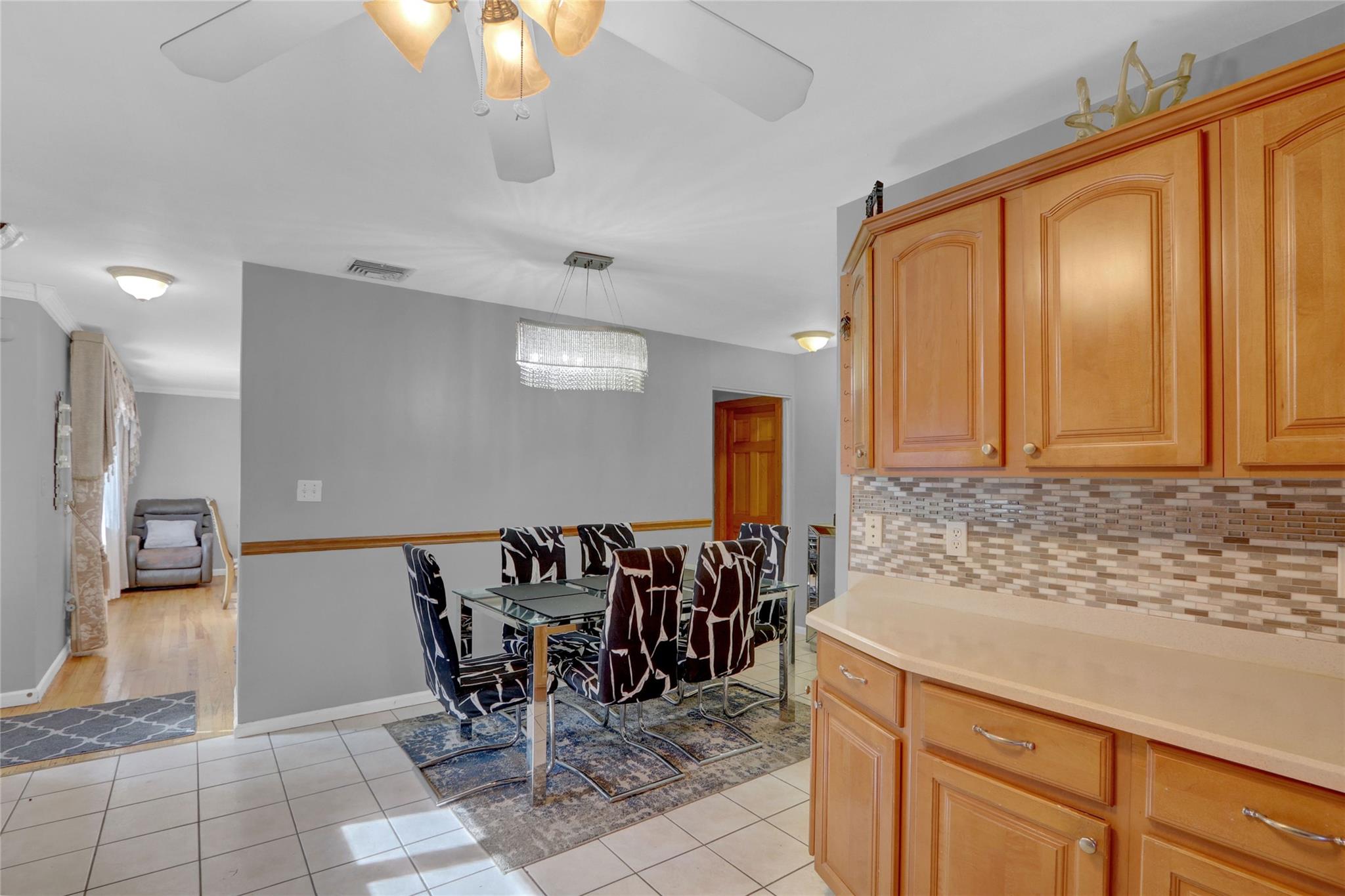 #11 photo, 157 Cambridge Drive, ナッソー郡 Hicksville , NY 11801