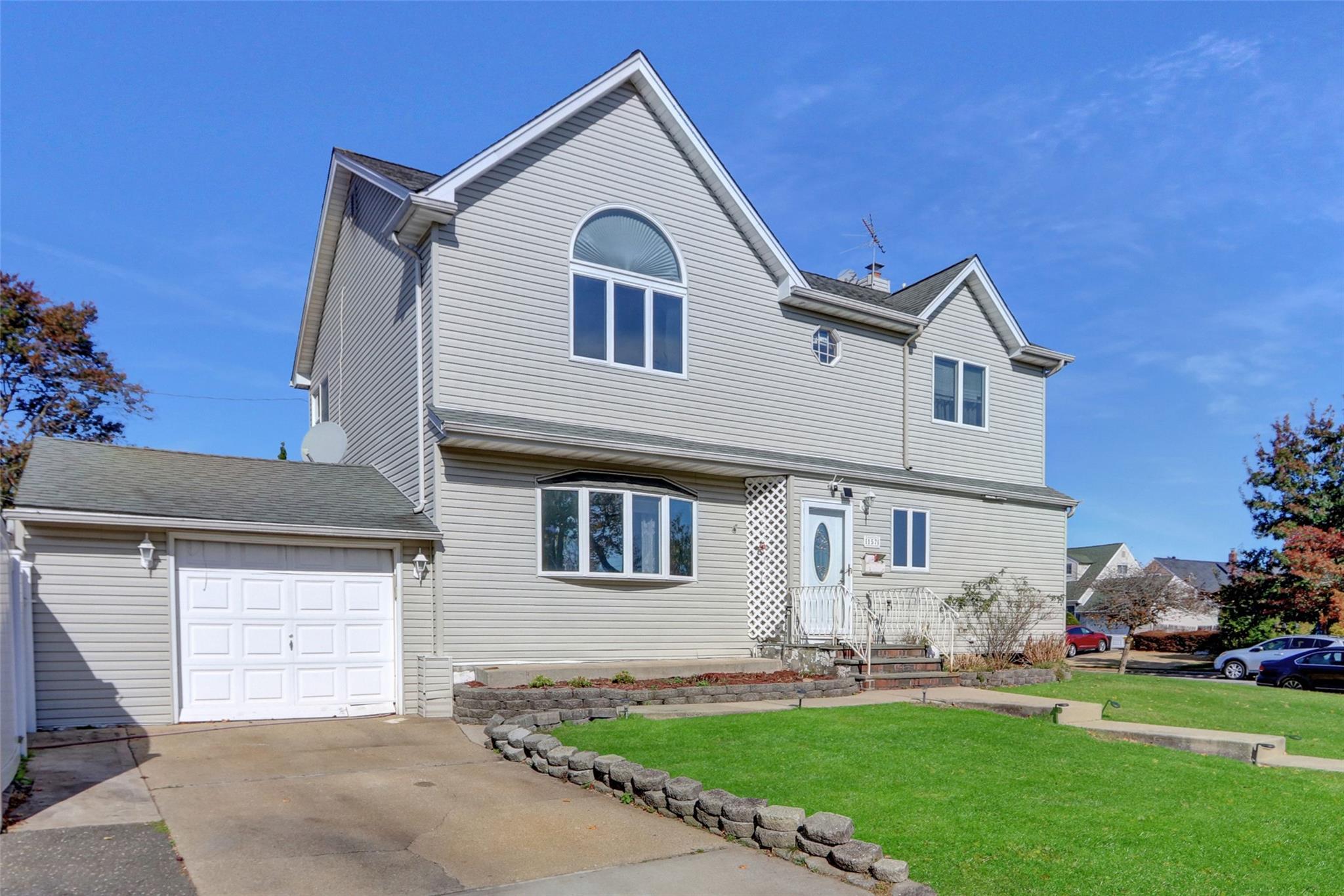 #2 photo, 157 Cambridge Drive, ナッソー郡 Hicksville , NY 11801