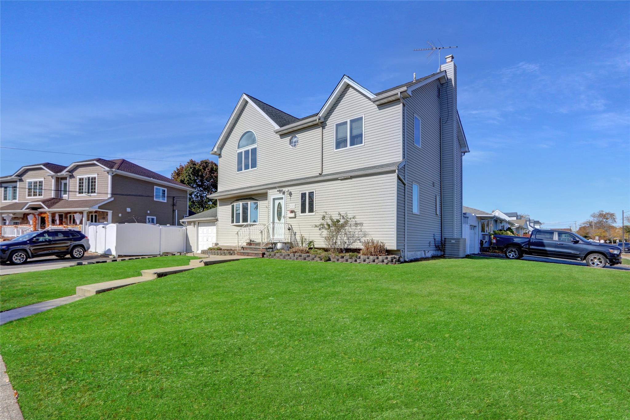 #4 photo, 157 Cambridge Drive, ナッソー郡 Hicksville , NY 11801