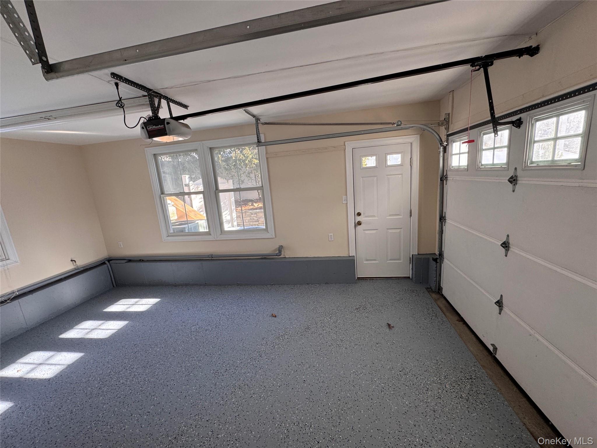 #12 photo, 213 Maiden Lane, サフォーク郡 Port Jefferson , NY 11777