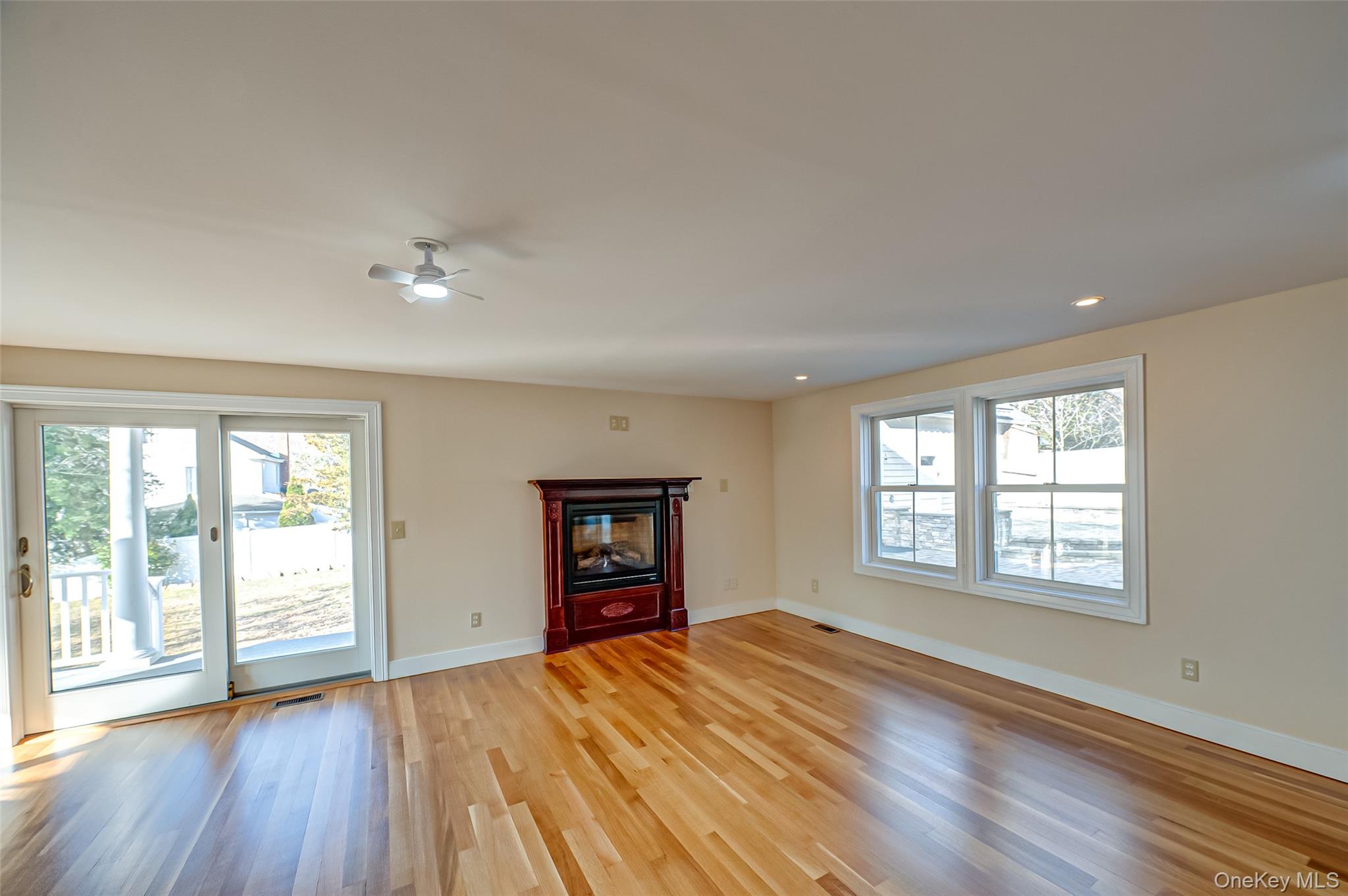 #14 photo, 213 Maiden Lane, サフォーク郡 Port Jefferson , NY 11777