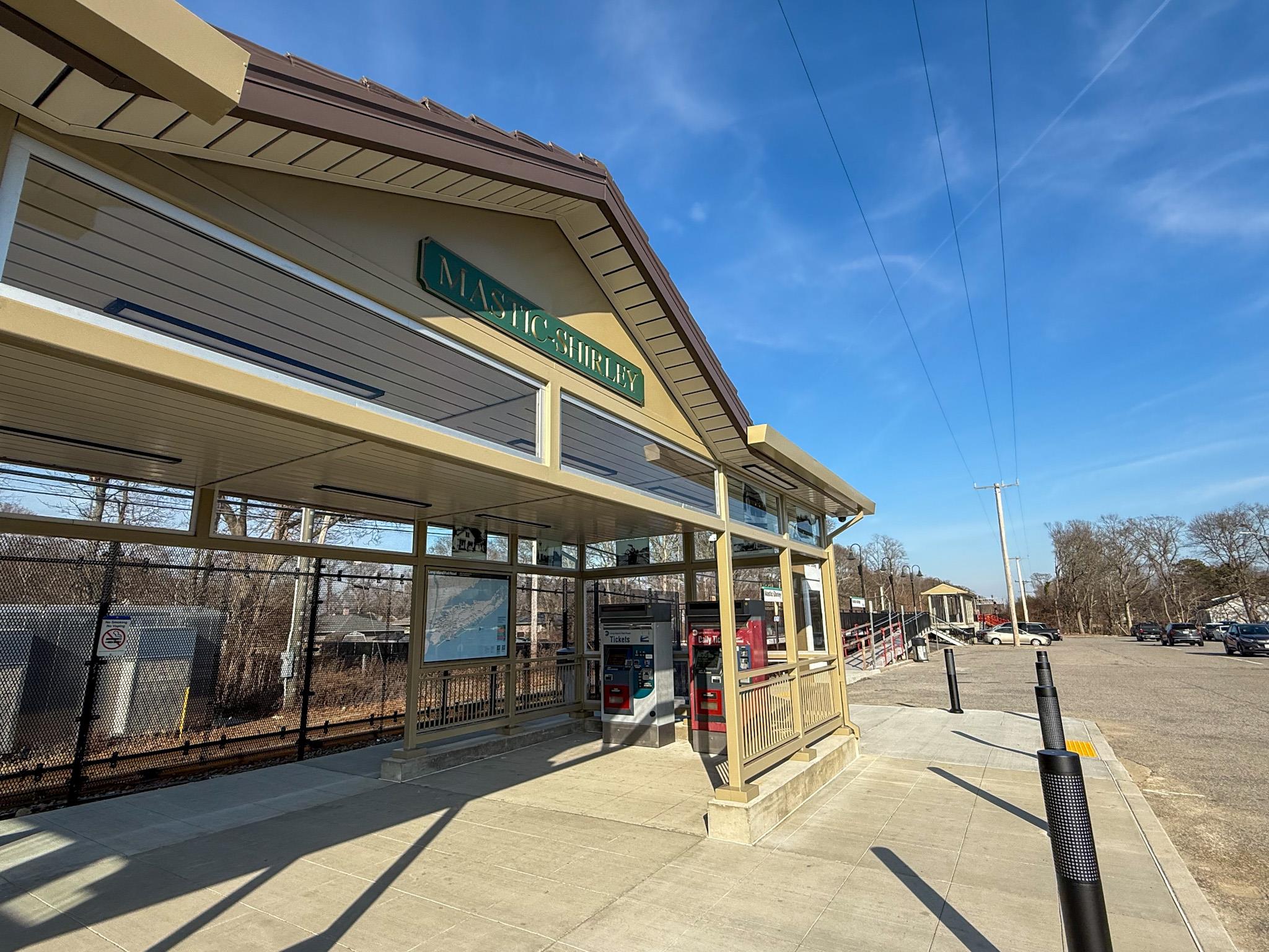 #15 photo, 181 William Floyd Parkway, サフォーク郡 Shirley , NY 11967