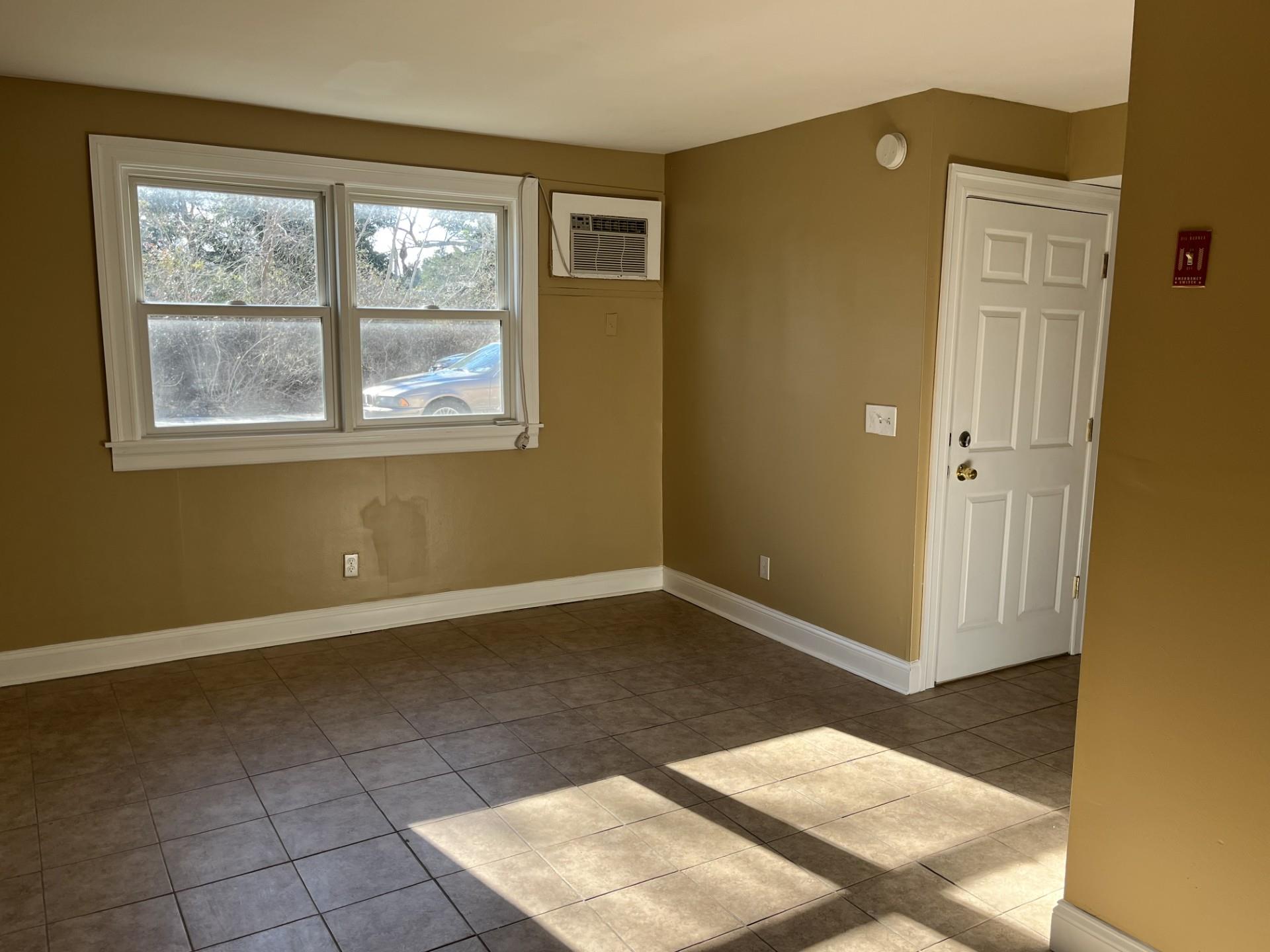 #13 photo, 62 Oak Street, سوفولك Westhampton Beach , NY 11978