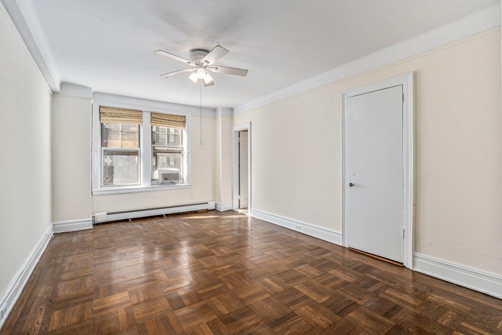 #4 photo, 160 Riverside Drive, New York (Manhattan) , NY 10024