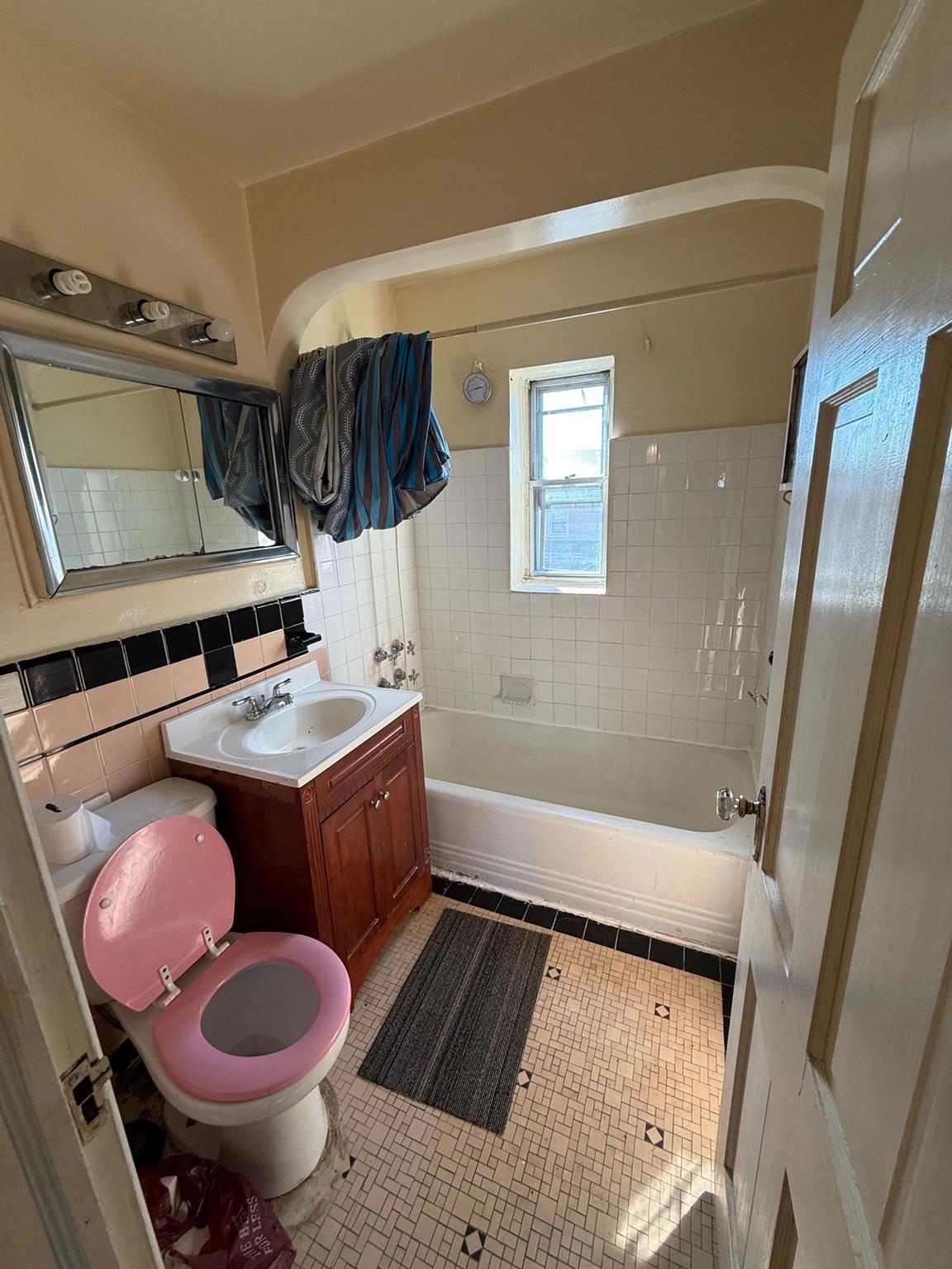 #7 photo, 141-36 71st Road, 皇后區 秋園 Kew Garden Hills , NY 11367