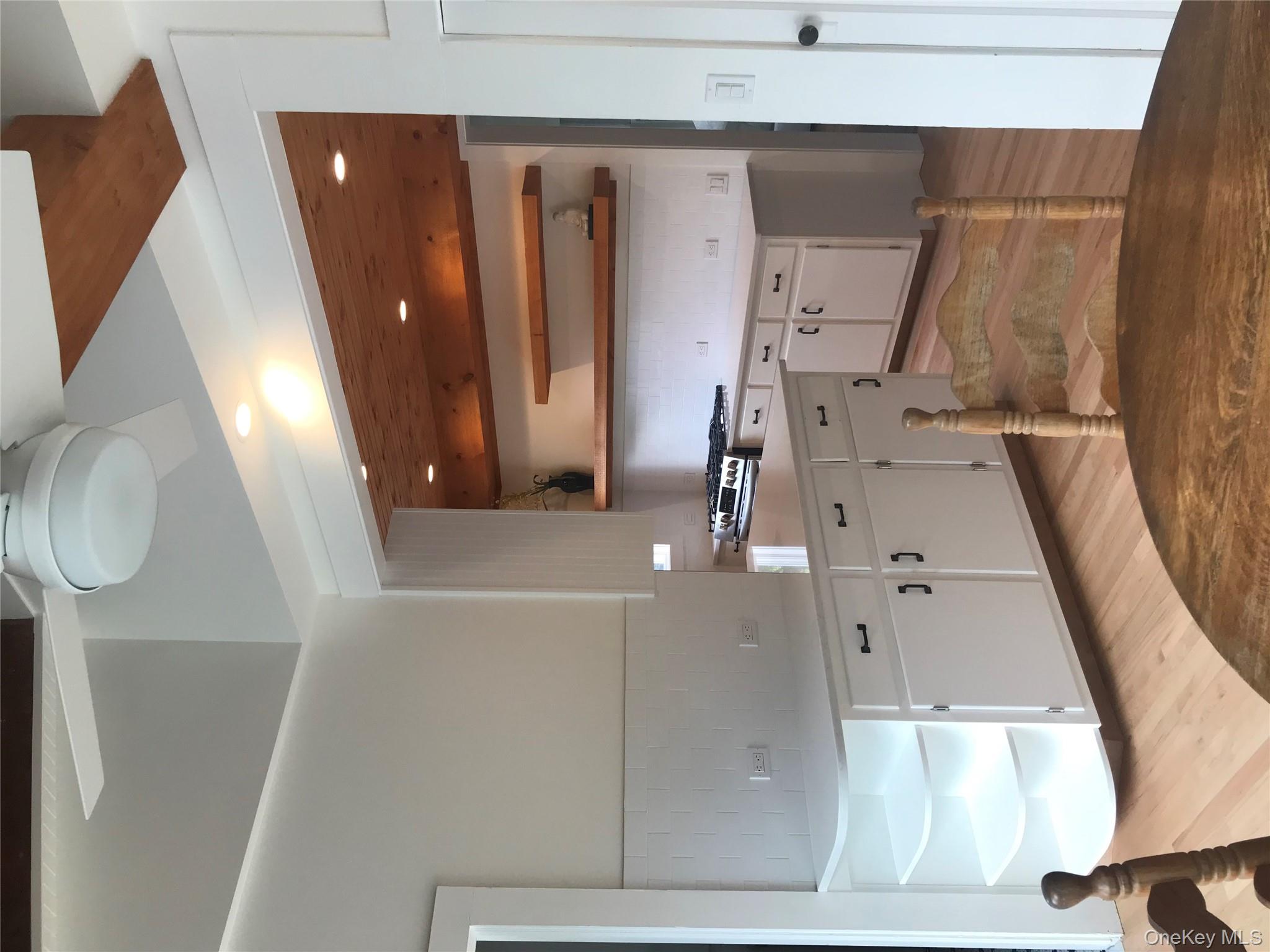 #5 photo, 33 Dune Way, Seaview , NY 11770