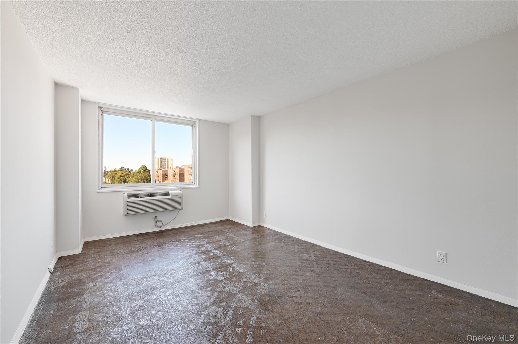 #11 photo, 118-17 Union Turnpike, クイーンズ区 Forest Hills , NY 11375