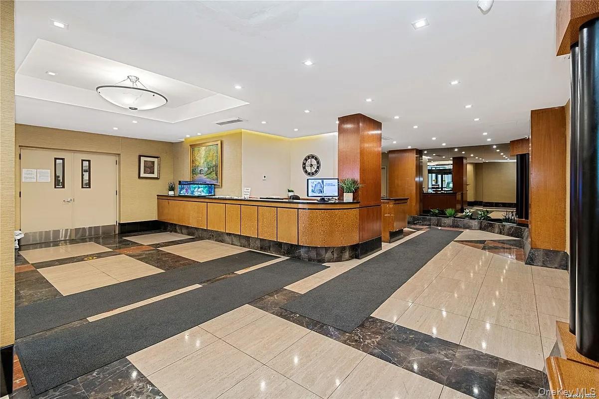 #17 photo, 118-17 Union Turnpike, クイーンズ区 Forest Hills , NY 11375